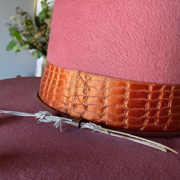 Jacqueline Michie Pink Wide-Brim Hat with Croc-Embossed Burnt Orange Band - Picture 6 of 6